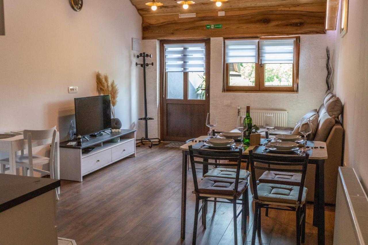 Apartman Mila Josipdol Buitenkant foto